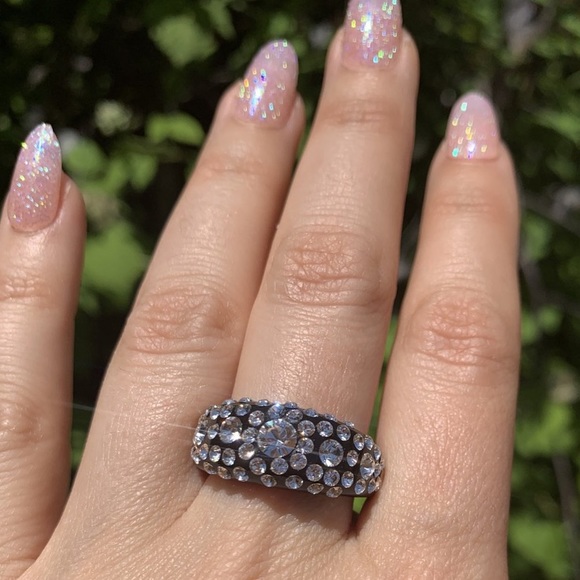 Black acrylic ring embellished with Crystal gemstones, trendy statement ring. - Picture 9 of 13